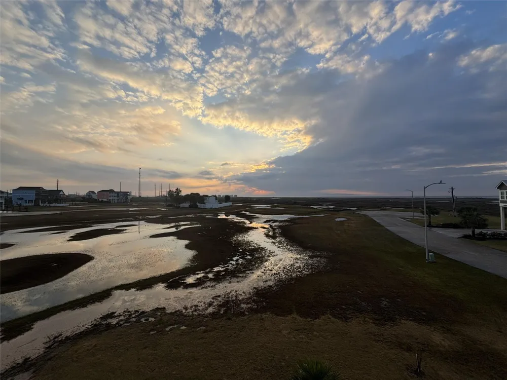 3730 Mendocino Drive Galveston, TX 77554