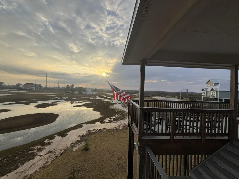 3730 Mendocino Drive Galveston, TX 77554