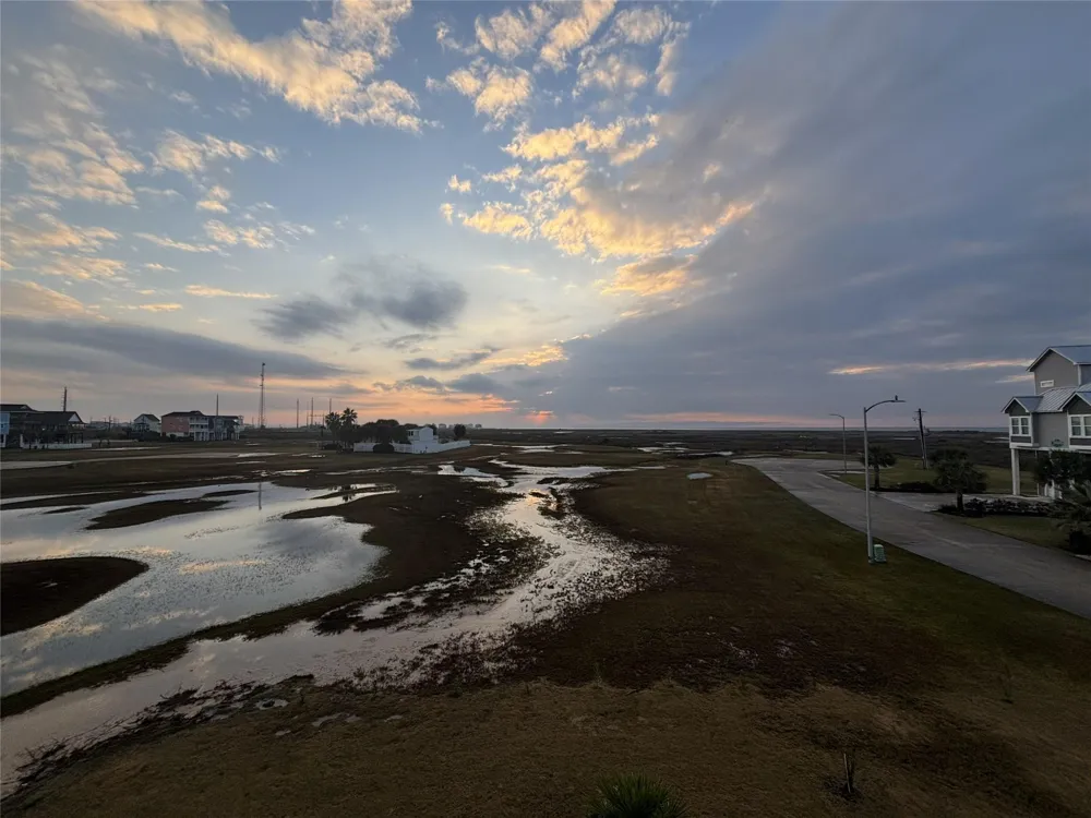 3730 Mendocino Drive Galveston, TX 77554