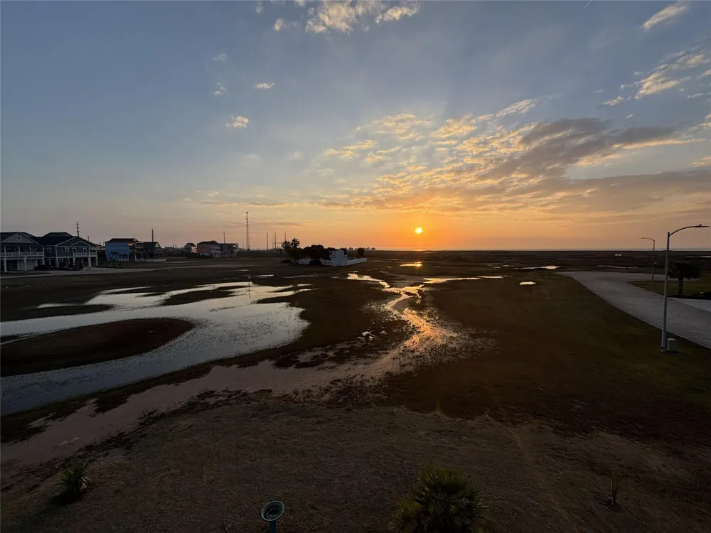 3730 Mendocino Drive Galveston, TX 77554