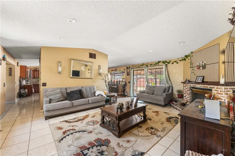9615 E Avenue S12 Littlerock, CA 93543