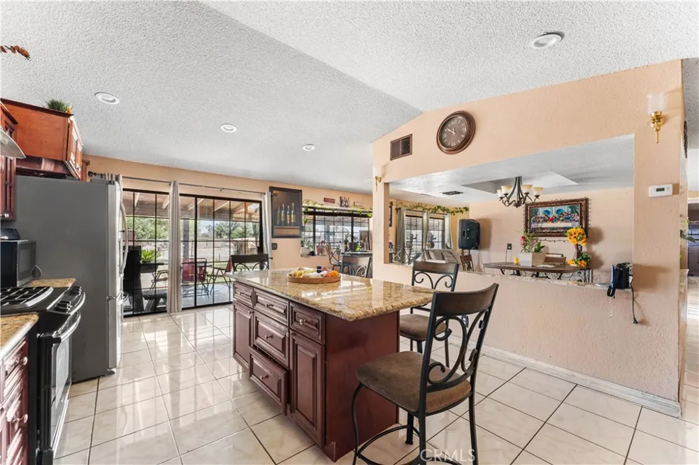 9615 E Avenue S12 Littlerock, CA 93543