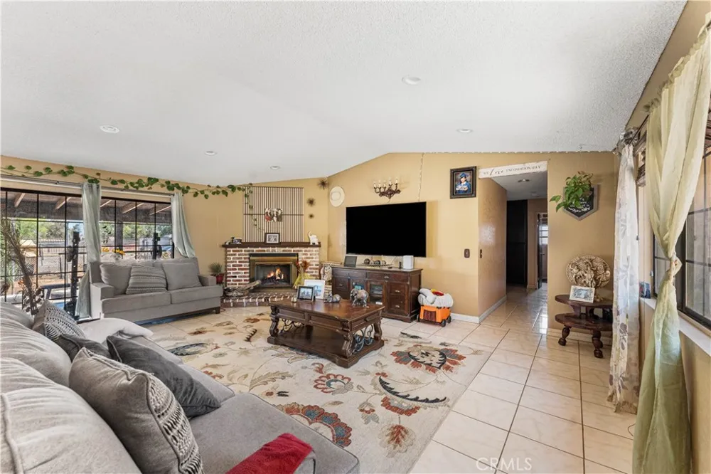 9615 E Avenue S12 Littlerock, CA 93543