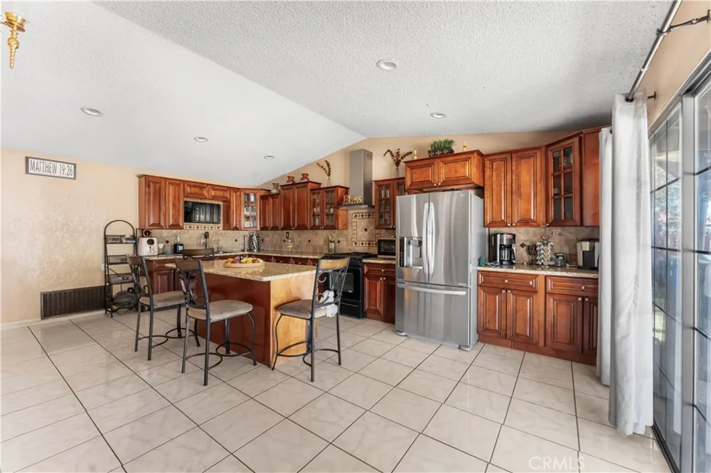 9615 E Avenue S12 Littlerock, CA 93543