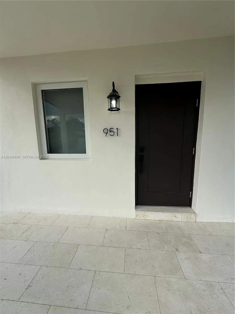 951 E 32nd St Hialeah, FL 33013