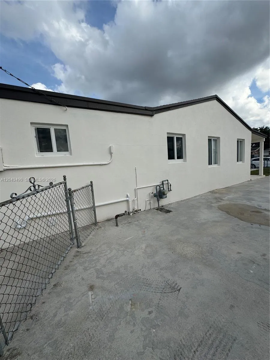 951 E 32nd St Hialeah, FL 33013