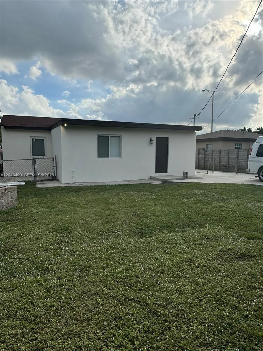 951 E 32nd St Hialeah, FL 33013