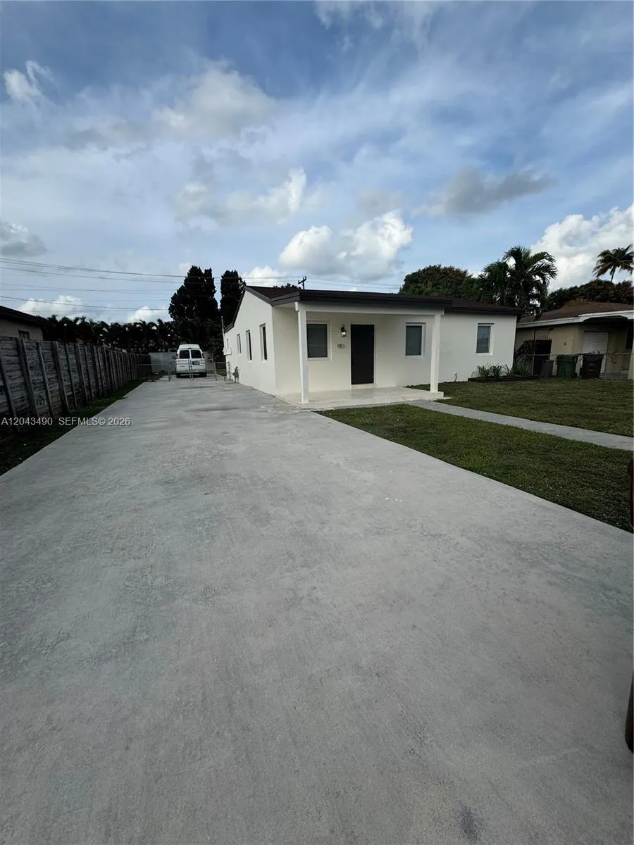 951 E 32nd St Hialeah, FL 33013
