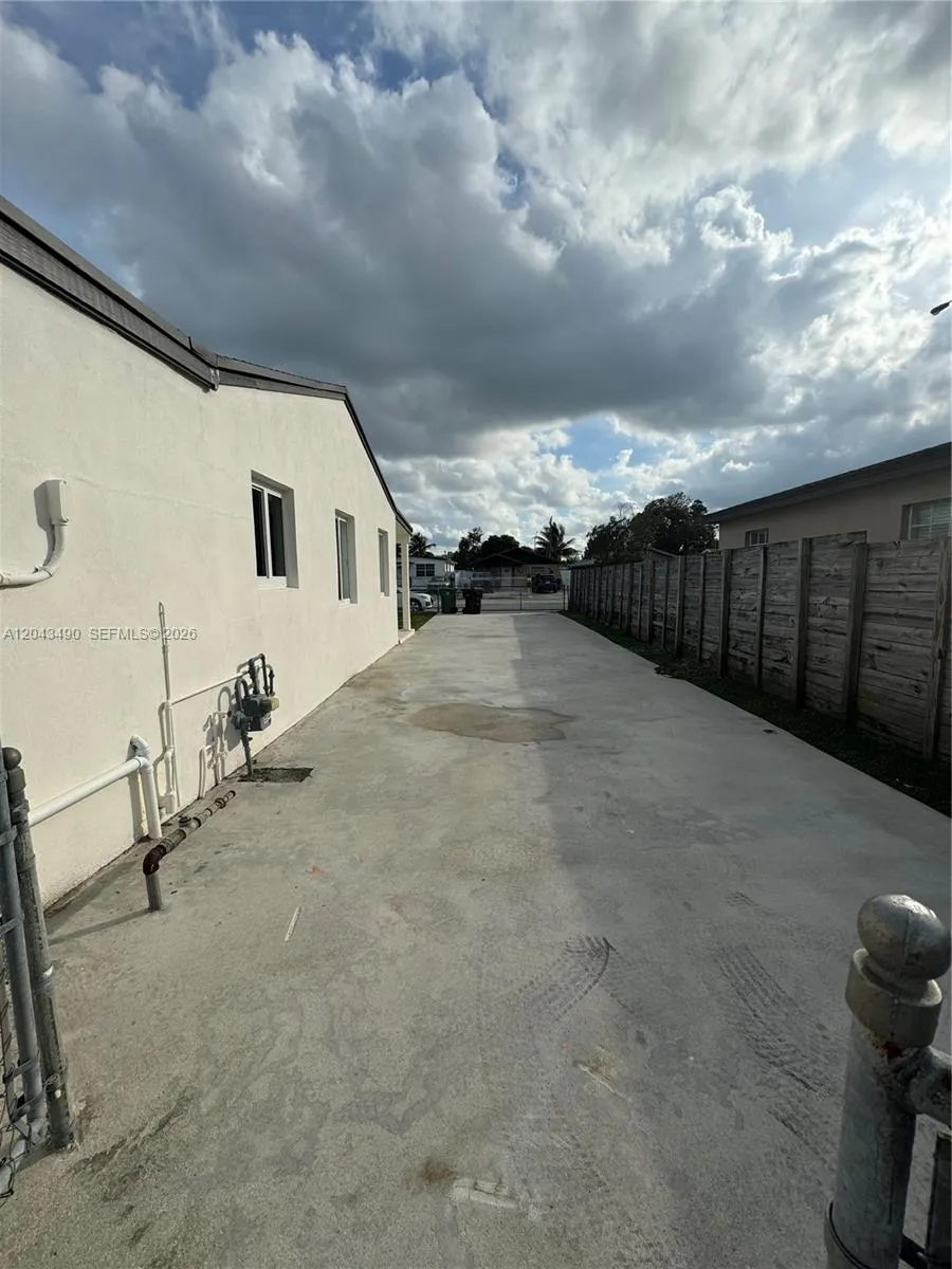 951 E 32nd St Hialeah, FL 33013