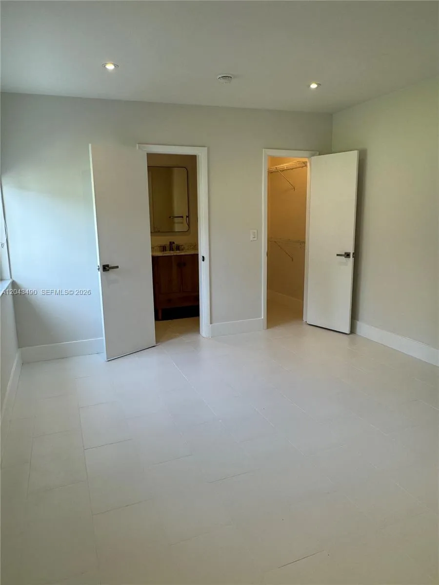 951 E 32nd St Hialeah, FL 33013