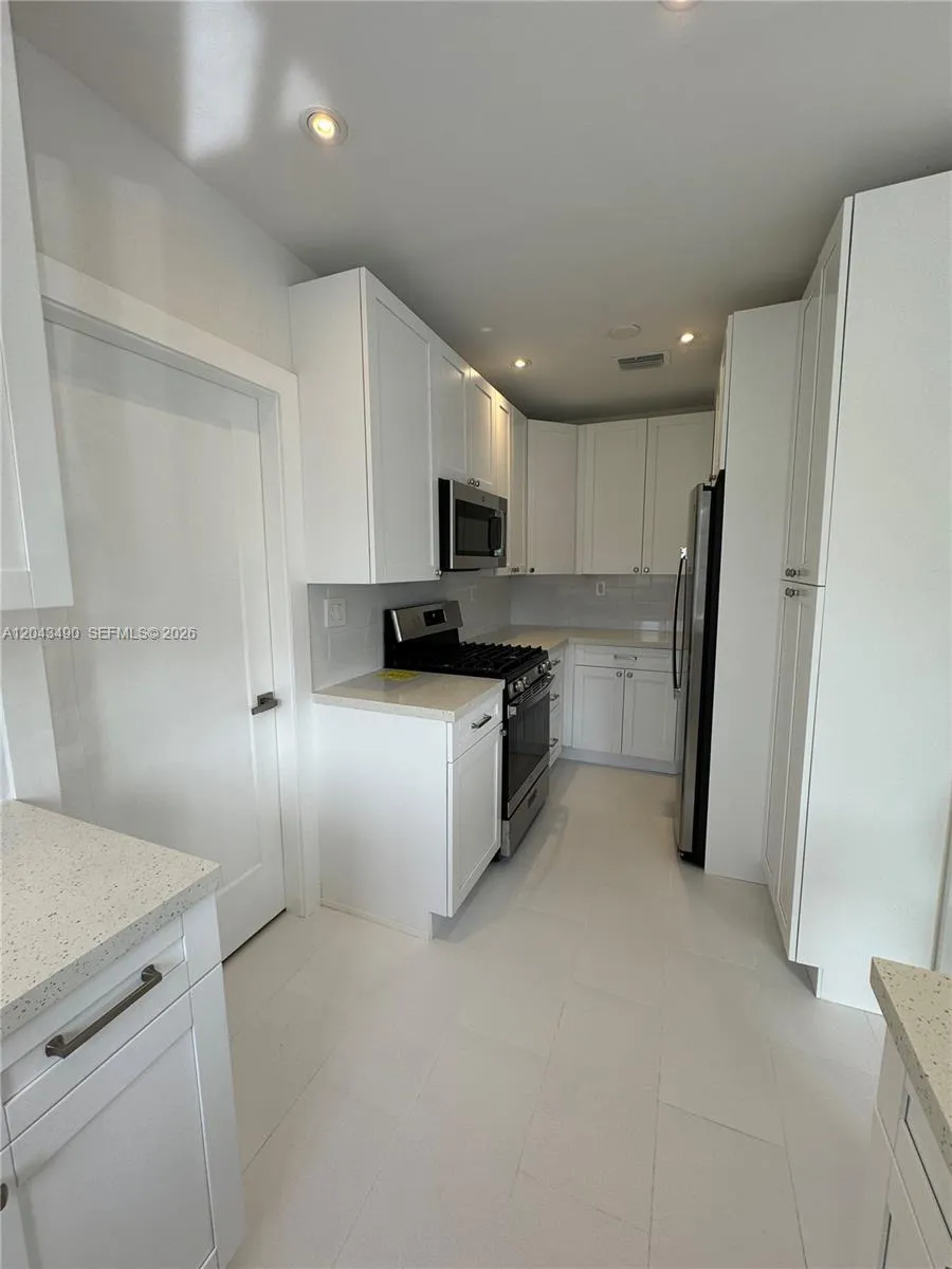 951 E 32nd St Hialeah, FL 33013