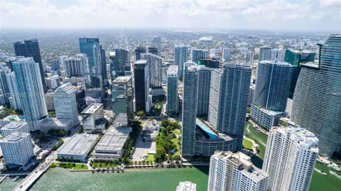 495 Brickell Ave #4609