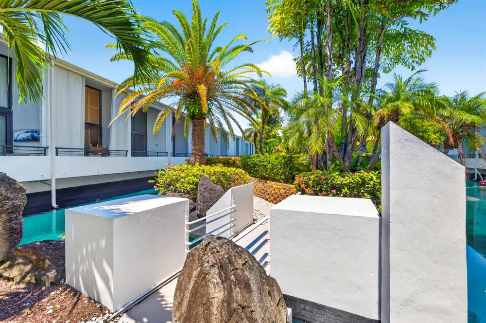 3589 S Ocean Boulevard #30 South Palm Beach, FL 33480