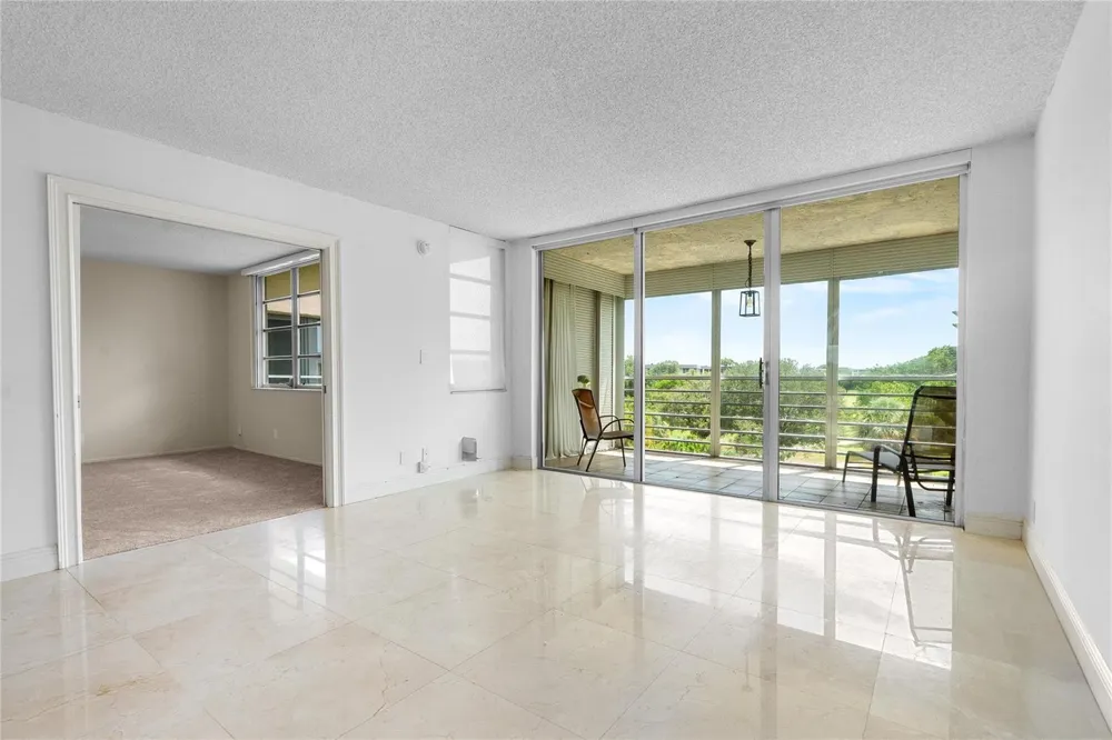 535 Oaks Drive #508 Pompano Beach, FL 33069