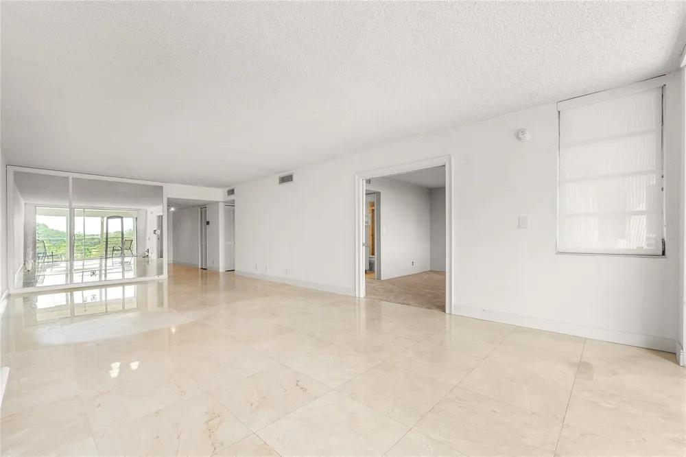 535 Oaks Drive #508 Pompano Beach, FL 33069