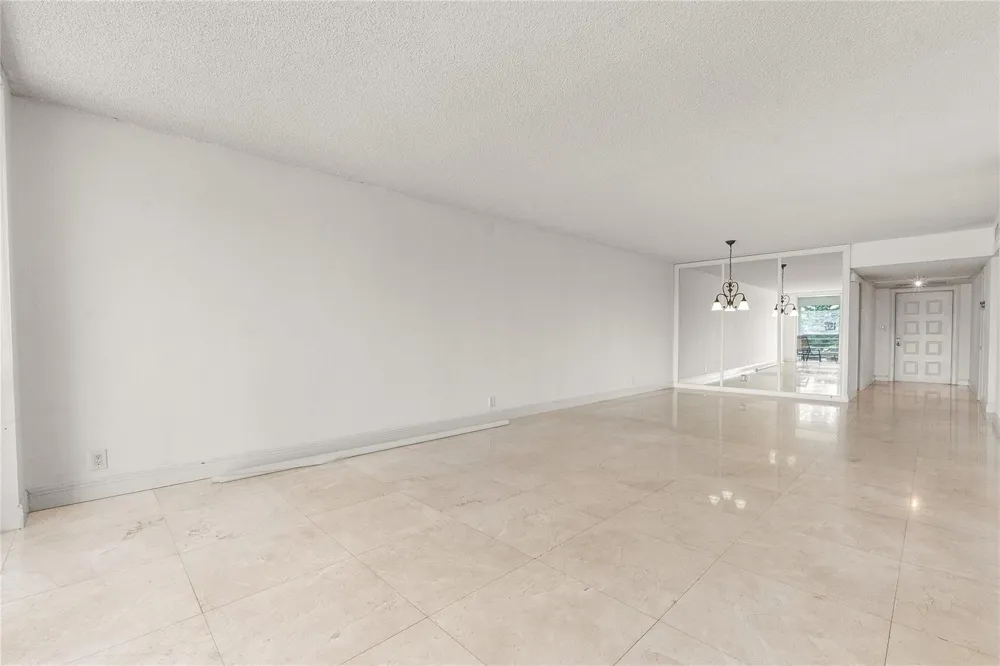 535 Oaks Drive #508 Pompano Beach, FL 33069