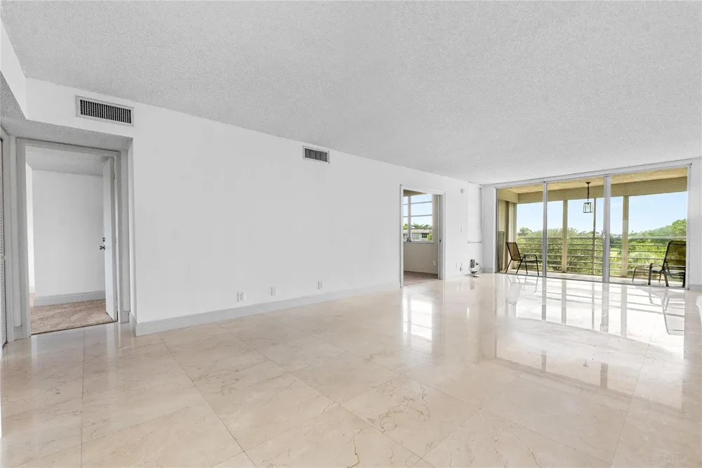 535 Oaks Drive #508 Pompano Beach, FL 33069