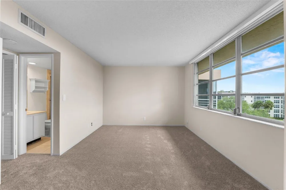 535 Oaks Drive #508 Pompano Beach, FL 33069