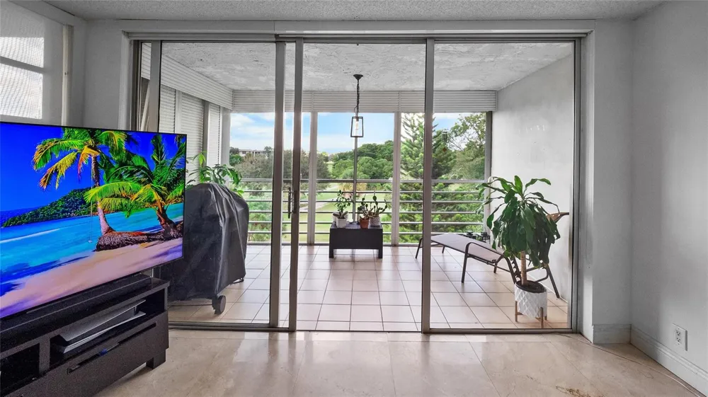 535 Oaks Drive #508 Pompano Beach, FL 33069