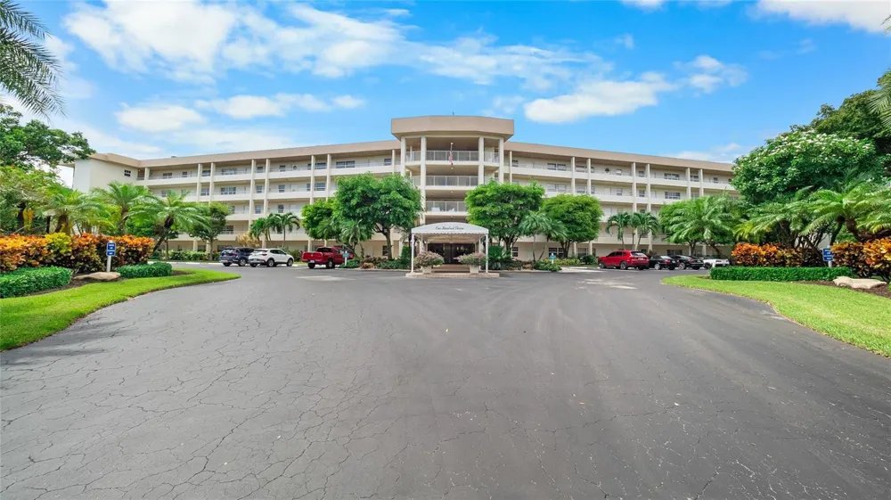 535 Oaks Drive #508 Pompano Beach, FL 33069