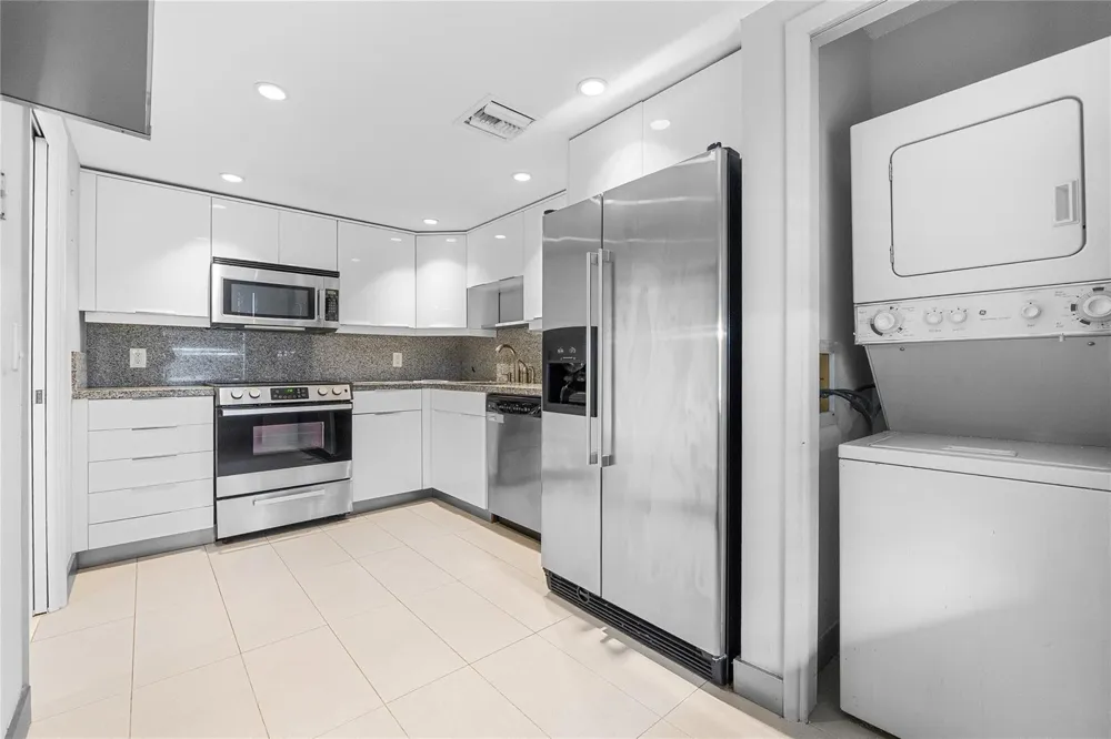 535 Oaks Drive #508 Pompano Beach, FL 33069
