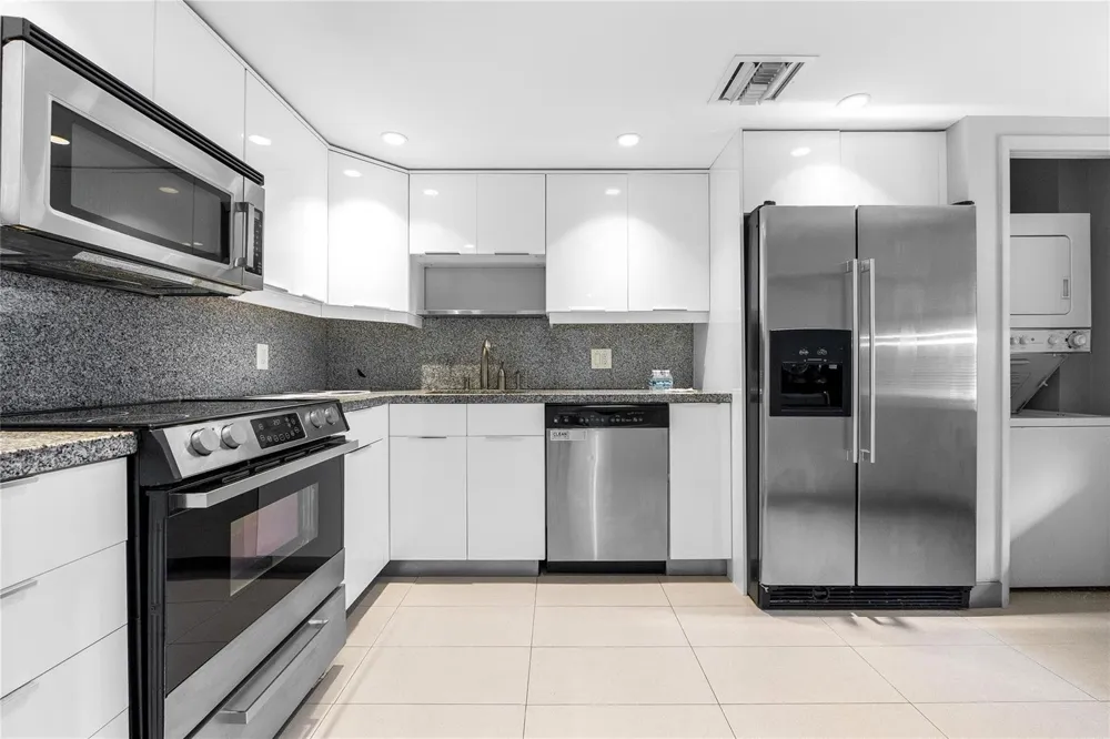 535 Oaks Drive #508 Pompano Beach, FL 33069