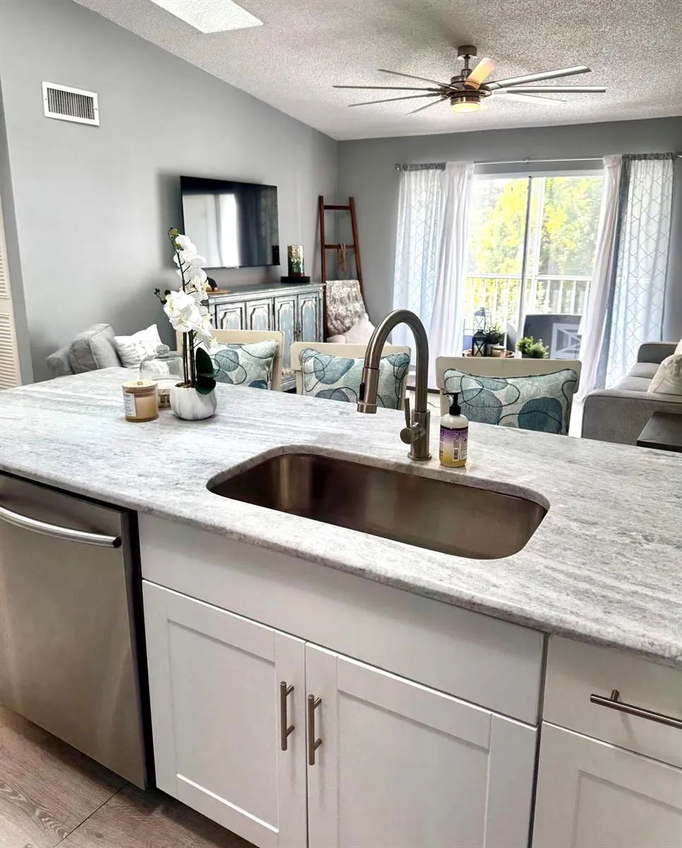 2502 SE Anchorage Cove #G-3 