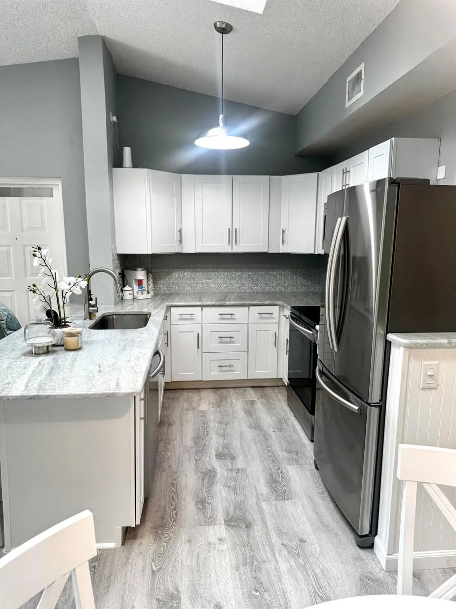2502 SE Anchorage Cove #G-3 