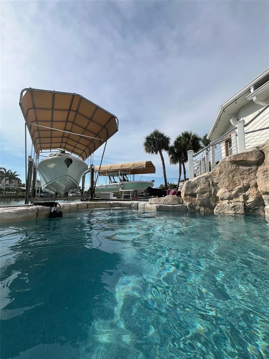 320 HARBOR PASSAGE Clearwater Beach, FL 33767