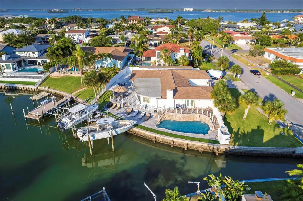320 HARBOR PASSAGE Clearwater Beach, FL 33767