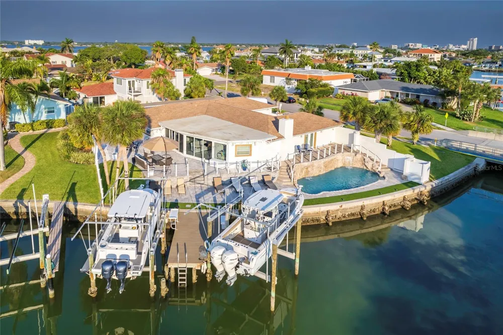 320 HARBOR PASSAGE Clearwater Beach, FL 33767