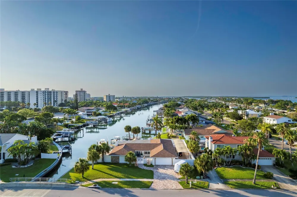320 HARBOR PASSAGE Clearwater Beach, FL 33767