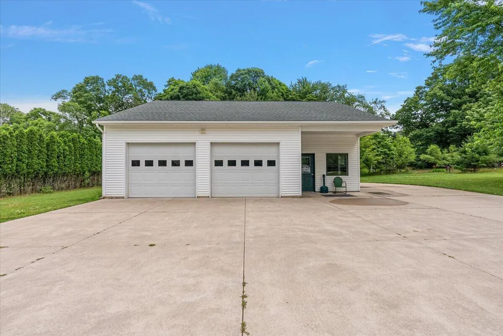 8236 Alpine Avenue NW Sparta, MI 49345