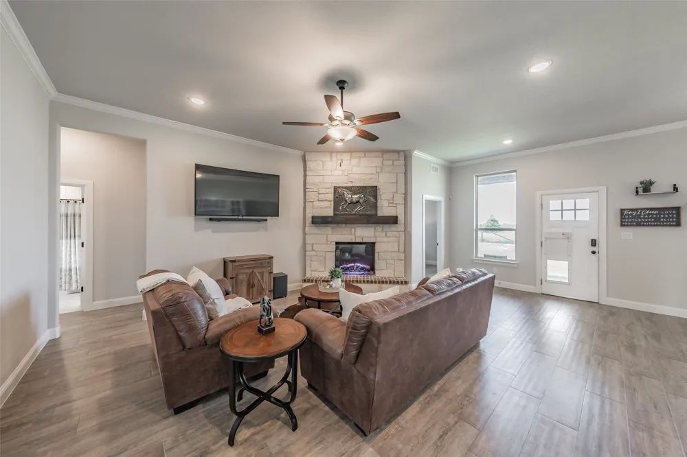 2230 County Road 2360 Decatur, TX 76234