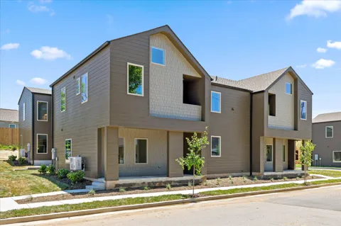 2704 Long Street