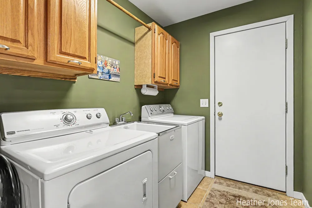 10288 Hathaway Drive Eureka Township, MI 48838