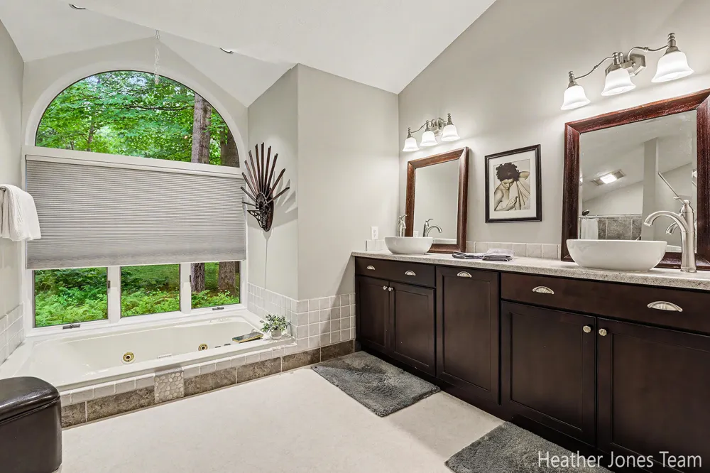 10288 Hathaway Drive Eureka Township, MI 48838