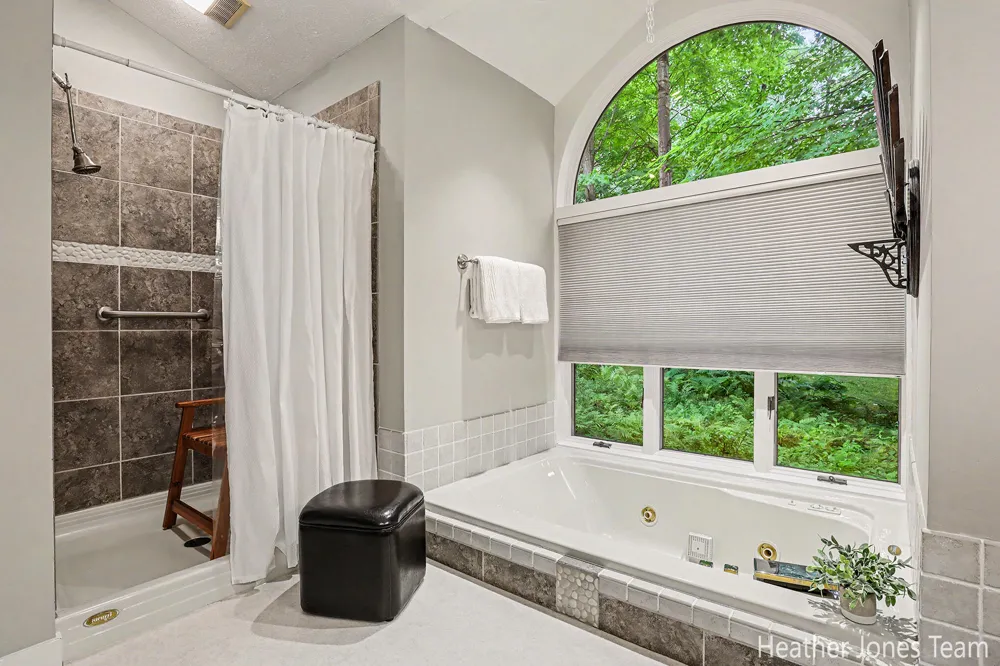 10288 Hathaway Drive Eureka Township, MI 48838