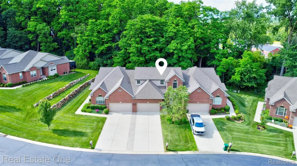 9572 Kingsway Circle Springfield Charter Township, MI 48348