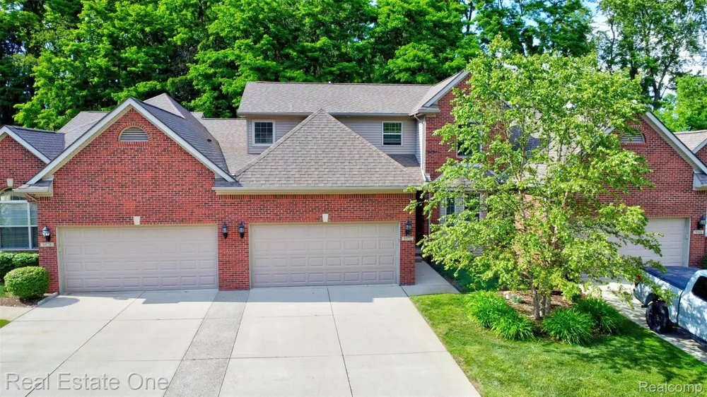 9572 Kingsway Circle Springfield Charter Township, MI 48348