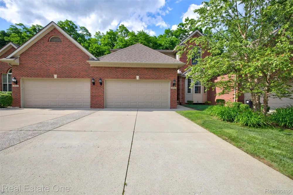 9572 Kingsway Circle Springfield Charter Township, MI 48348