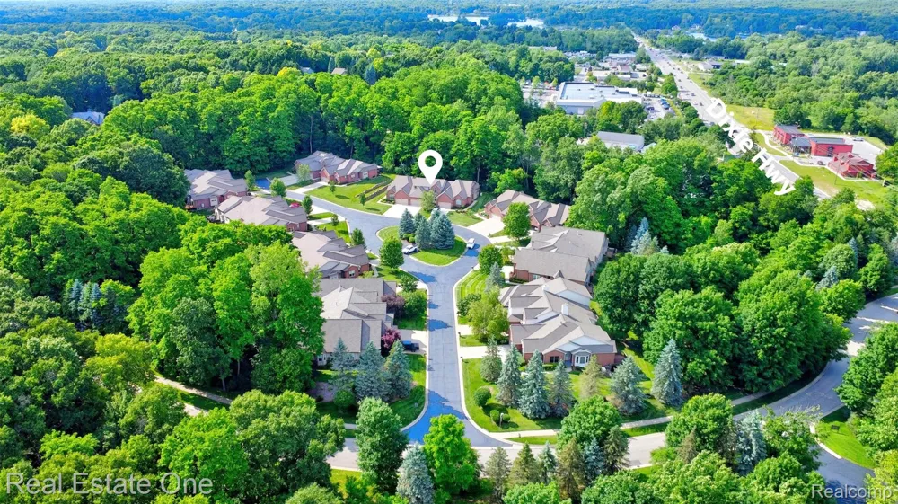 9572 Kingsway Circle Springfield Charter Township, MI 48348
