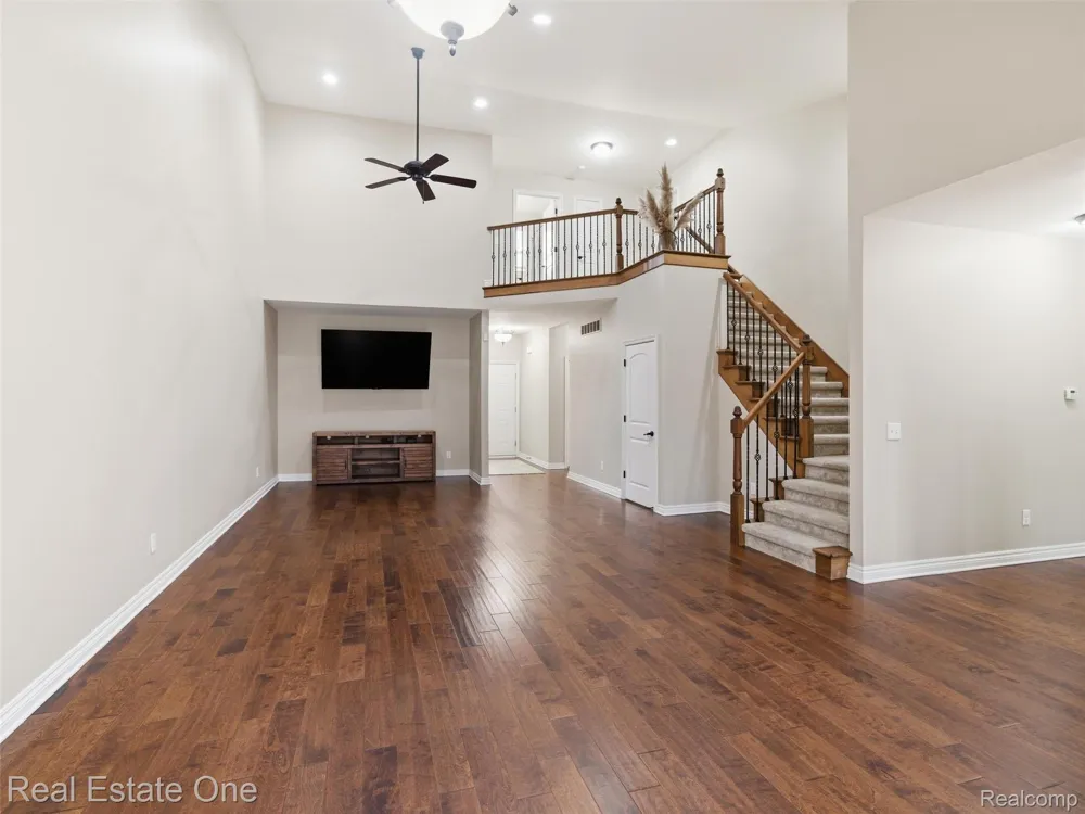 9572 Kingsway Circle Springfield Charter Township, MI 48348