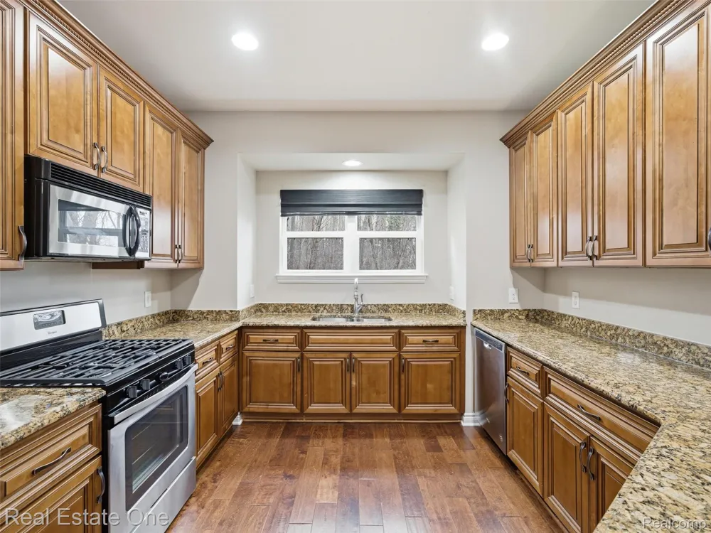 9572 Kingsway Circle Springfield Charter Township, MI 48348