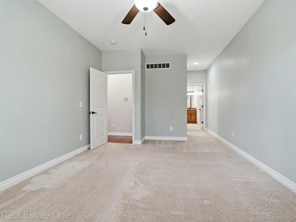 9572 Kingsway Circle Springfield Charter Township, MI 48348