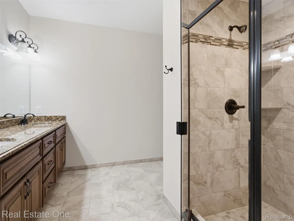 9572 Kingsway Circle Springfield Charter Township, MI 48348