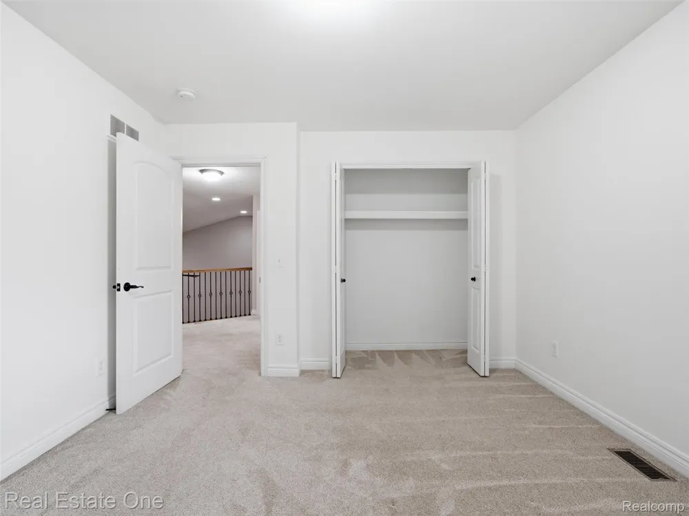 9572 Kingsway Circle Springfield Charter Township, MI 48348
