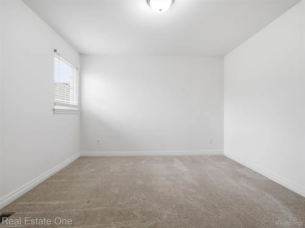 9572 Kingsway Circle Springfield Charter Township, MI 48348