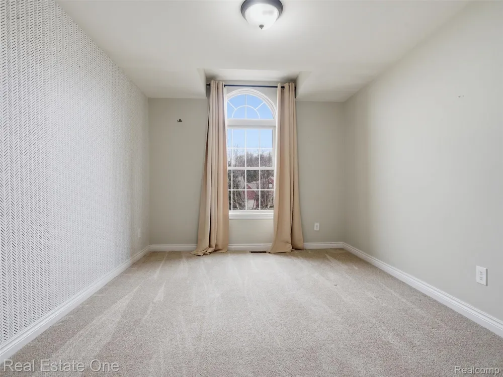9572 Kingsway Circle Springfield Charter Township, MI 48348
