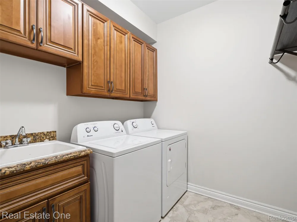 9572 Kingsway Circle Springfield Charter Township, MI 48348